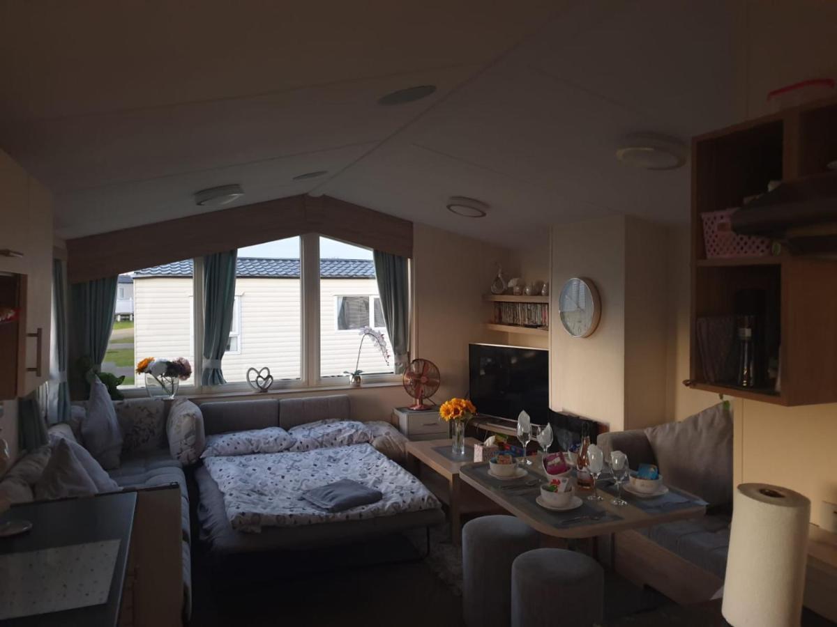Tunstall View Caravan Holidays At Sand Le Mere Exterior photo